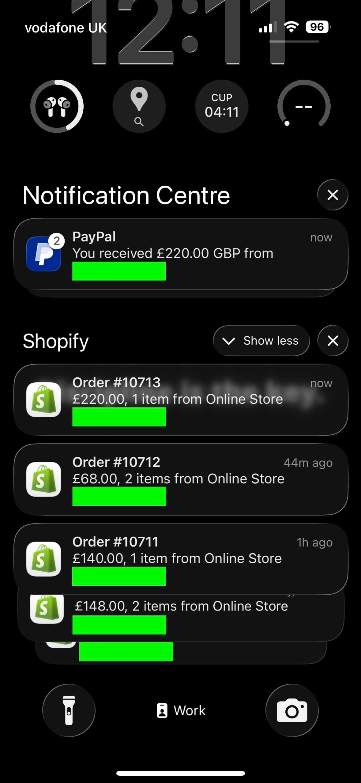 Telefon bildirim ekranı: İngiltere'deki Shopify mağazasına bir saat içinde gelen 220, 148, 140 ve 68 sterlinlik dört sipariş.